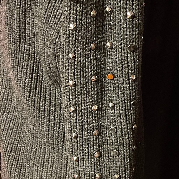 Sweater - Picture 2 of 4